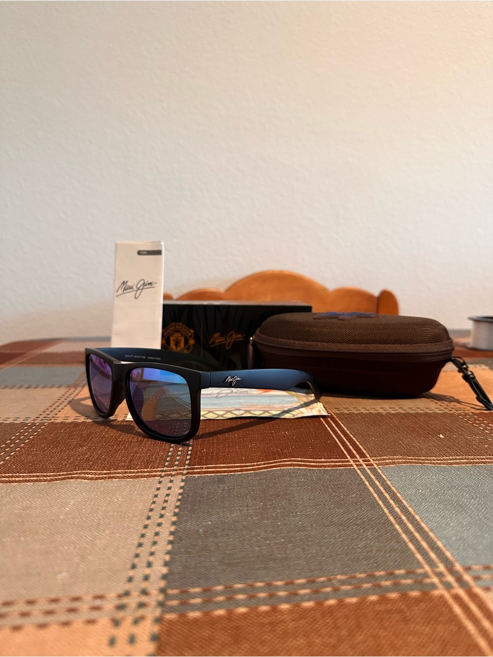 Maui Jim red sands with Blue Mirrors